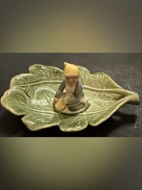 Vintage Shamrock Pottery Leprechaun Figurine On A Leaf Dish Made In Ireland